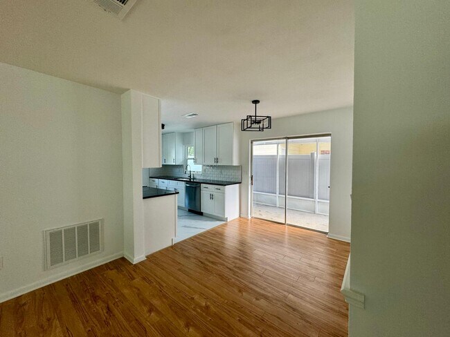 Dining room /Screened Patio - 22 W Winter Park St