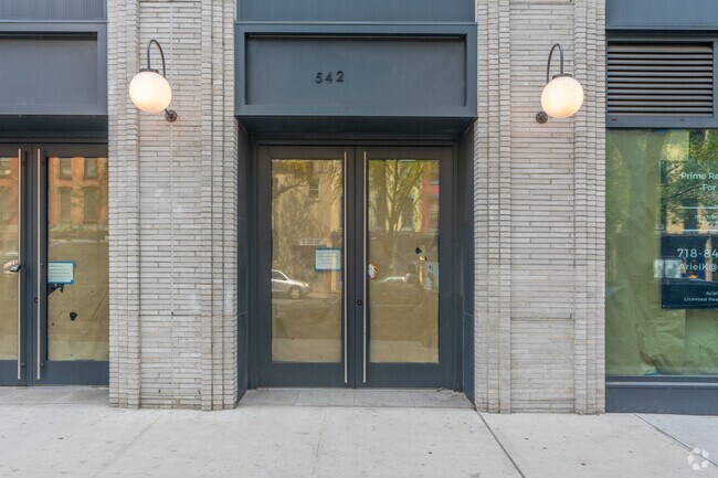 Entrada - 542-546 Atlantic Ave