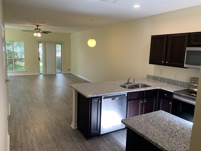Building Photo - 2717 Bay Club Dr