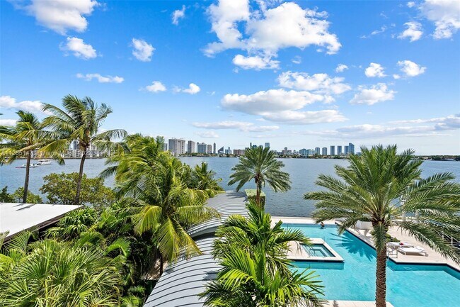 Building Photo - 17301 Biscayne Blvd