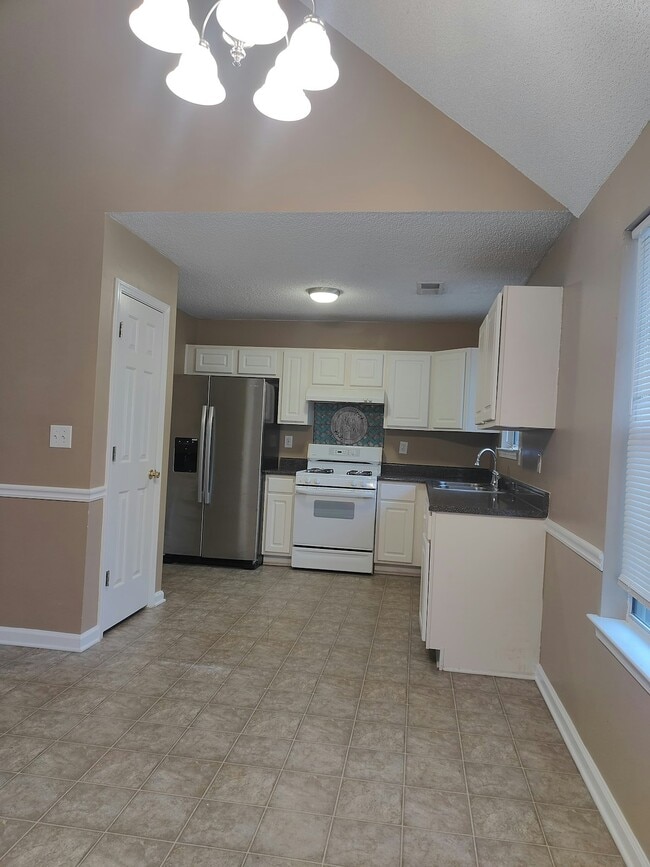 Building Photo - 3895 English Valley Dr