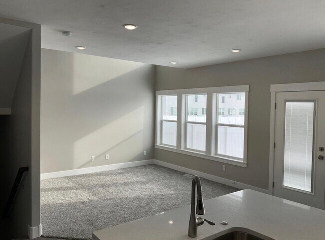 Foto del edificio - 3538 E 107 N