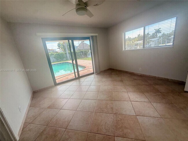 Foto del edificio - 2730 NE 7th St