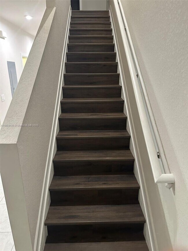 Building Photo - 392 NW 11th Ct