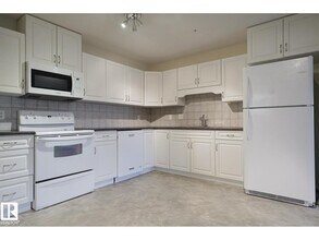 Building Photo - 261 Youville Dr E Northwest