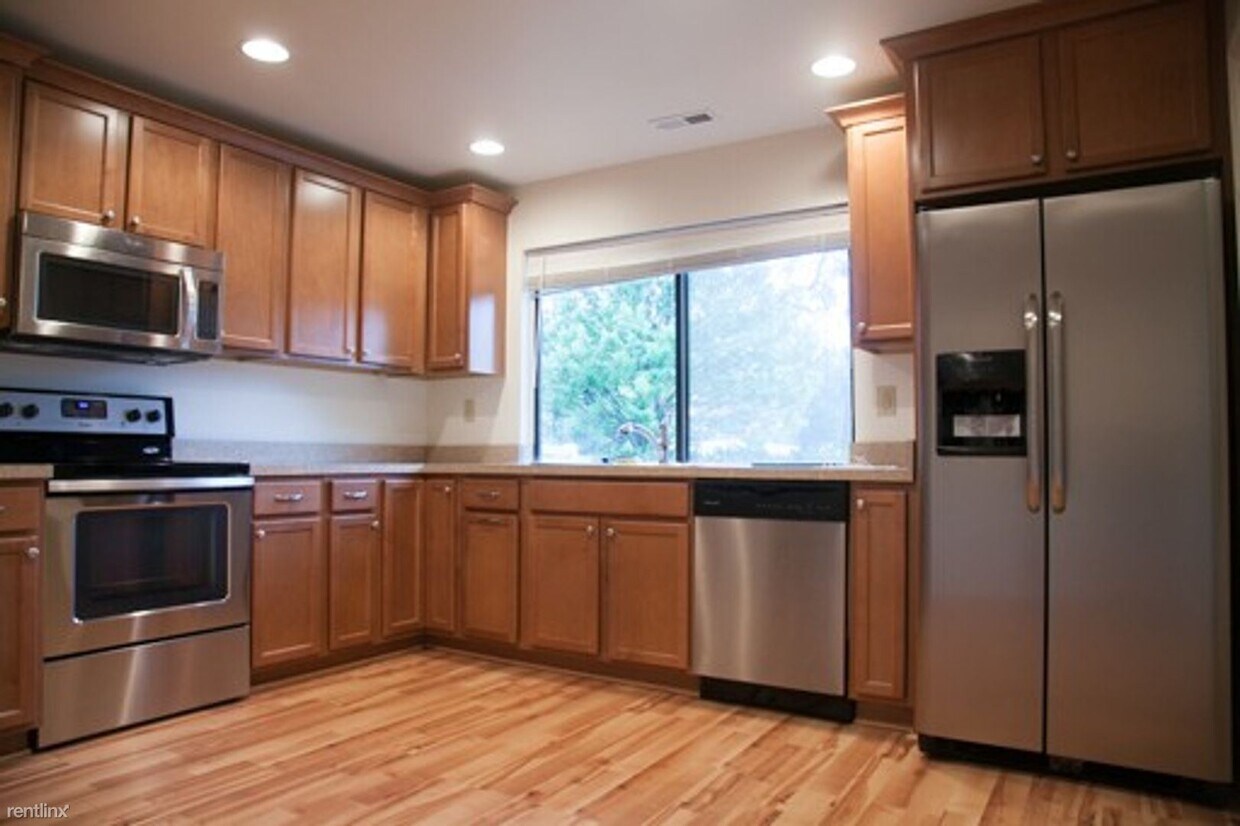 Primary Photo - 3 br, 1.5 bath House - 107 Woodlake Drive