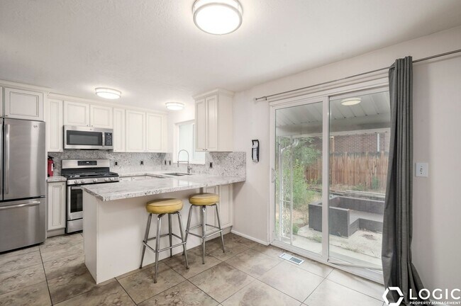 Foto del edificio - 12055 Cinnamon Ridge Rd