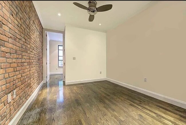 Foto del edificio - 313 E 92nd St