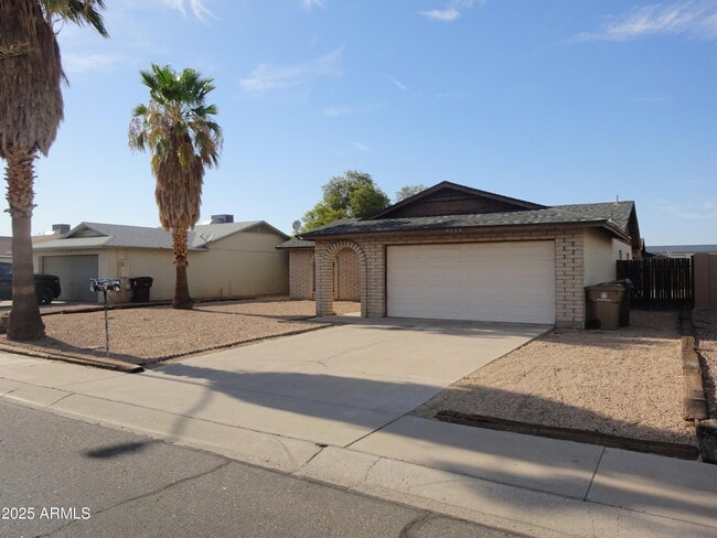 Building Photo - 9130 W Cameron Dr