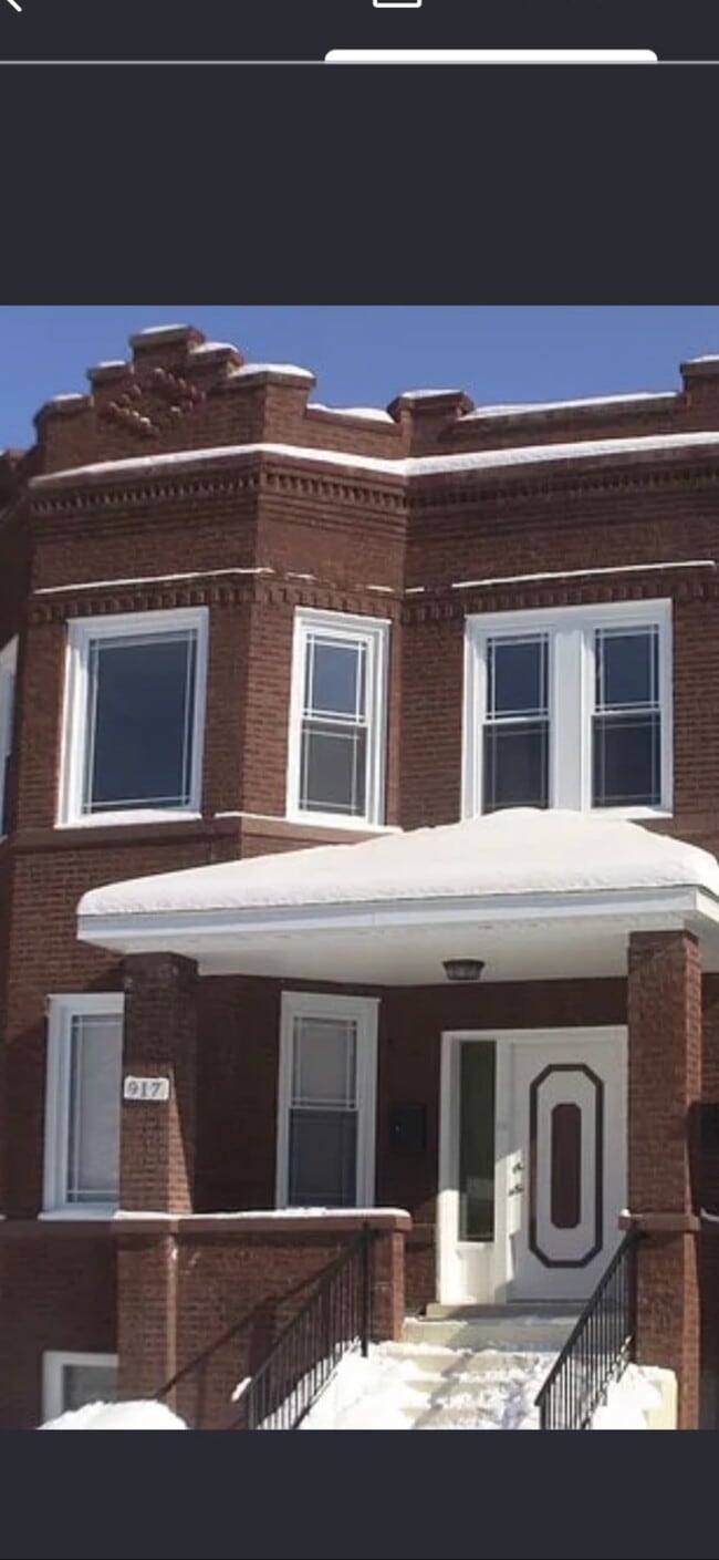 Building Photo - 917 N Leamington Ave