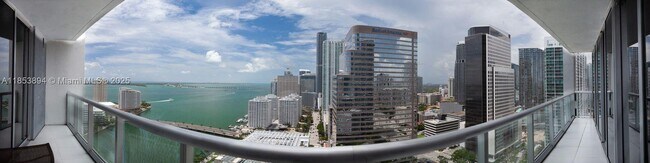 Foto del edificio - 495 Brickell Ave