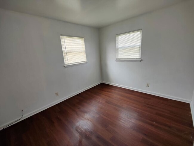 Building Photo - 384 W Indian Trail