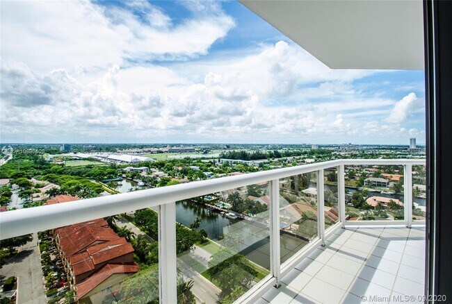Foto del edificio - 3598 Yacht Club Dr