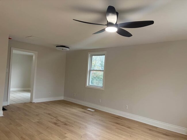 Building Photo - 390 Mathew St