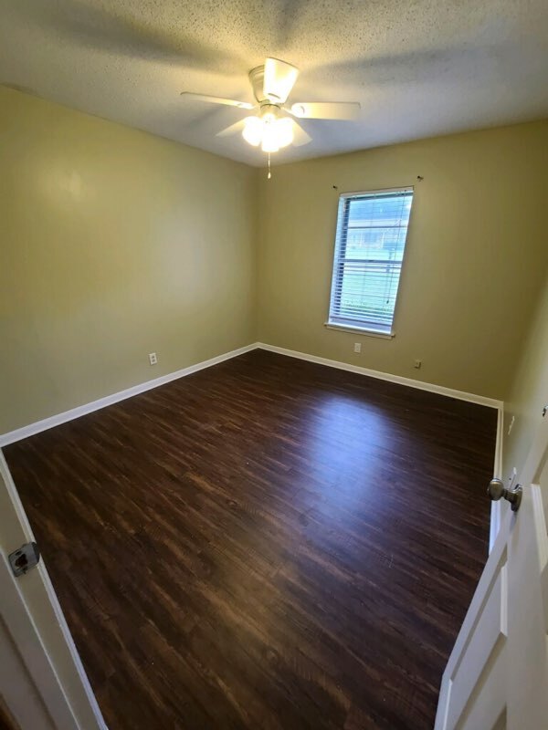 Building Photo - 212 Sherwood Dr