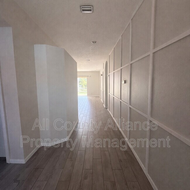 Building Photo - 7532 Blue Spring Dr