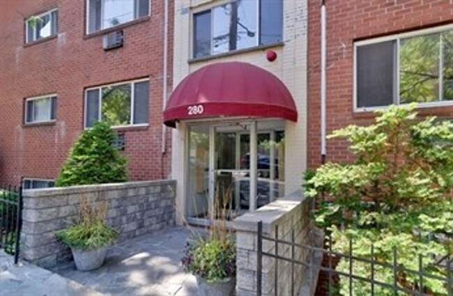 Building Photo - 2BR 1Bth unit. Heat/Hot Water included. Great location! Parking included! Swimming pool!