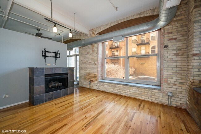 Building Photo - 420 S Clinton St