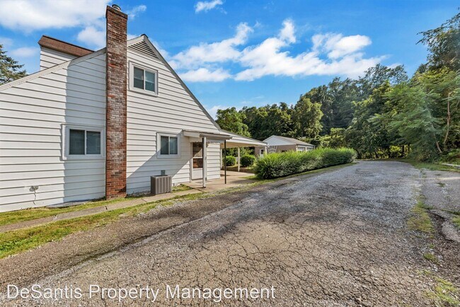 Building Photo - 3 br, 1 bath House - 1320 Main Street