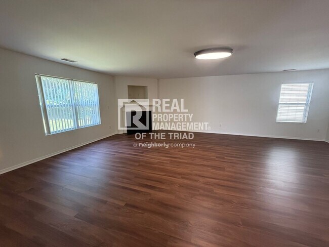Foto del edificio - 4547 Brimmer Pl Dr
