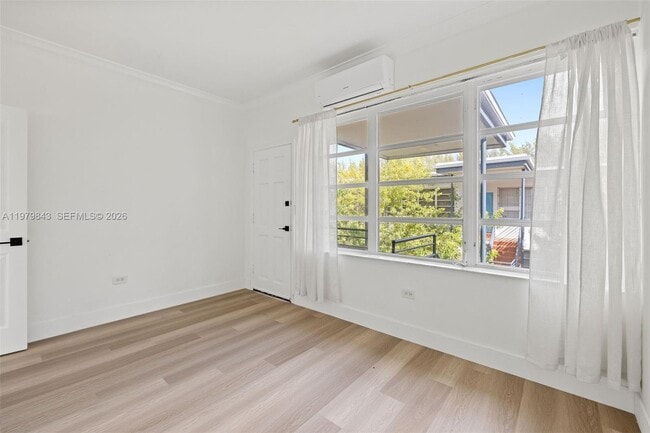 Foto del edificio - 4710 Pine Tree Dr