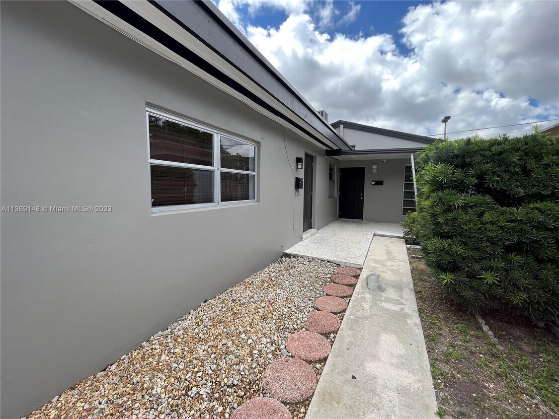 Foto principal - 920 SW 30th Ave
