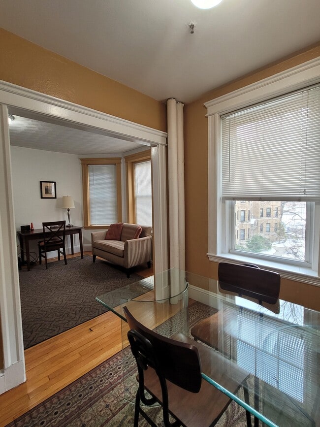 Building Photo - 118 Riverway