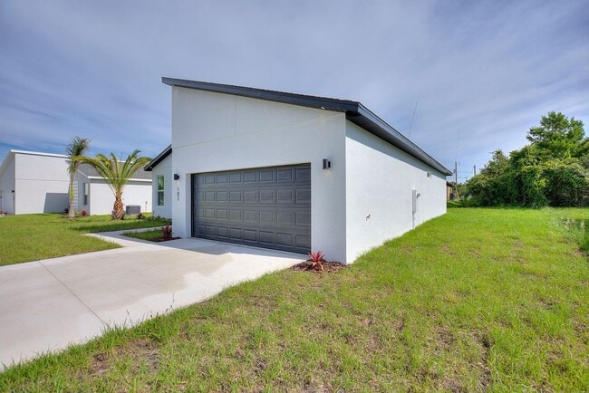 Building Photo - Newly built! Modern, energy efficient home...