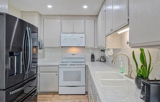 Foto del edificio - 369 Meadow Ct