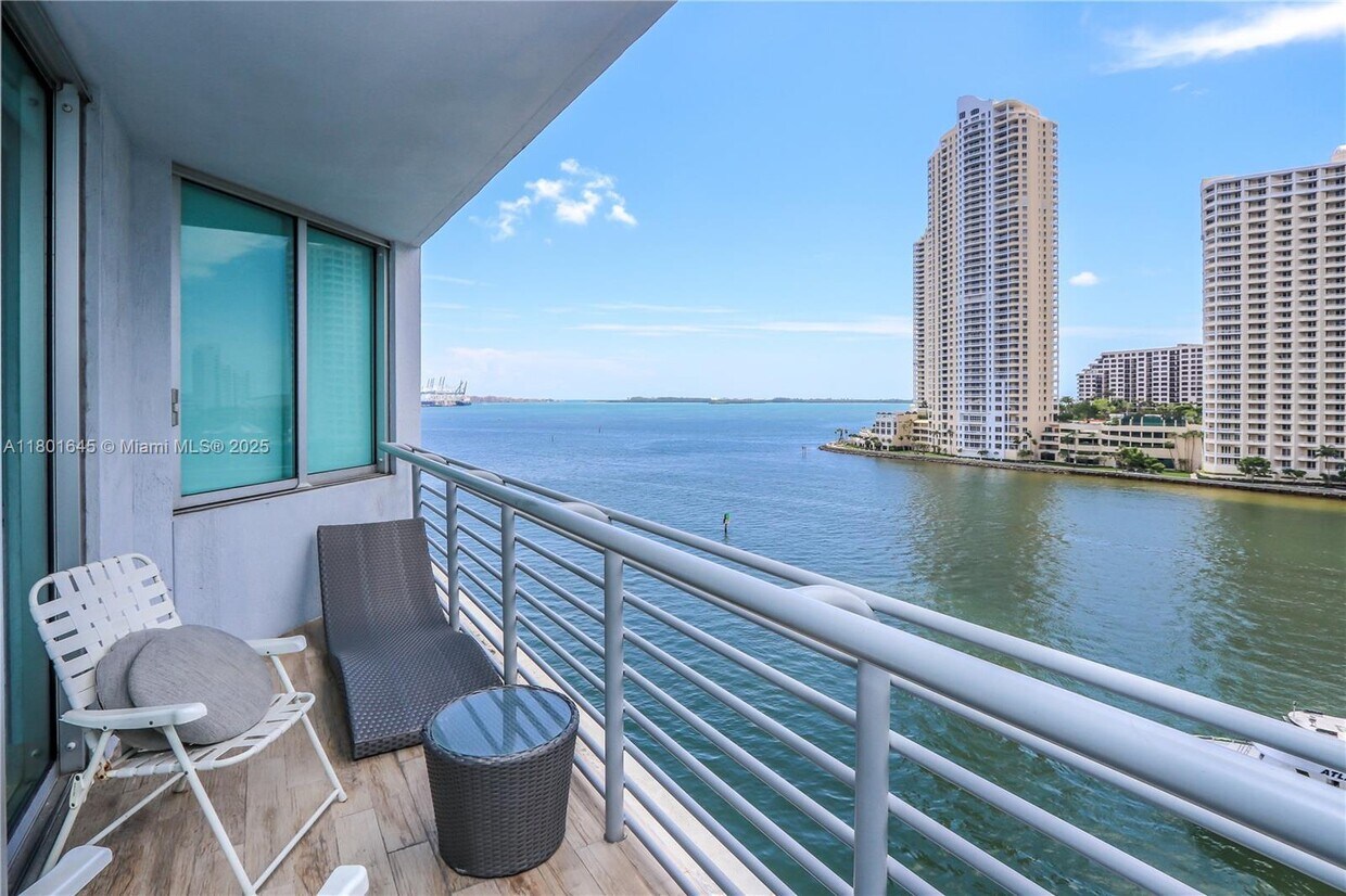 Primary Photo - 335 S Biscayne Blvd