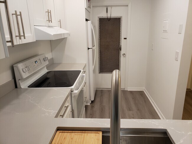 Building Photo - 2081 S Ocean Dr