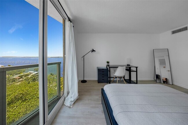 Building Photo - 2101 Brickell Ave