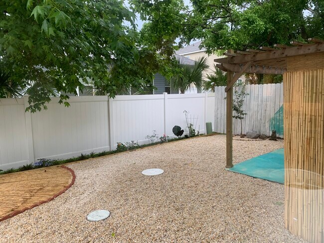 Foto del edificio - 1341 Turkey Ridge Rd