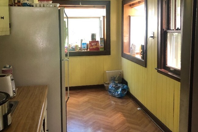 Foto del edificio - 330 E Franklin St