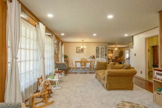 Building Photo - 104 Cheyenne St