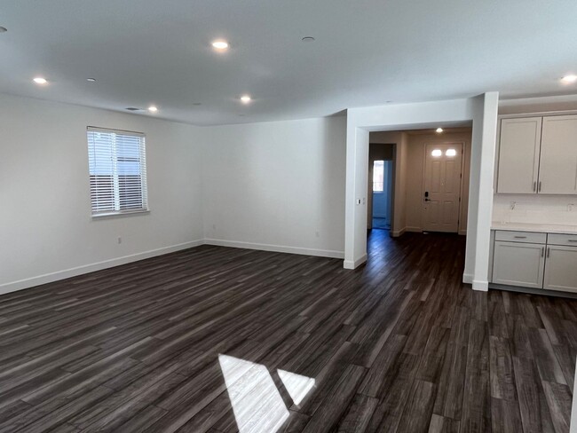 Building Photo - Gorgeous Brand New 4 Bedroom Smart Home in...