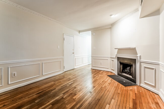 Foto del edificio - 1804 Swann St NW