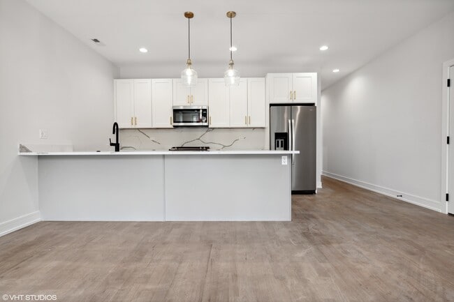 Foto del edificio - 418 E Oakwood Blvd