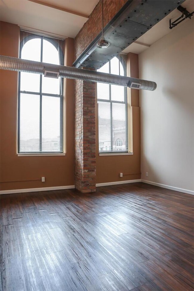 Building Photo - 102 N 3rd St