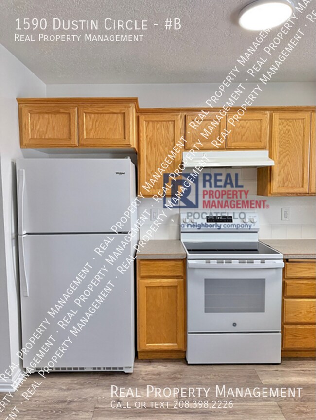 Foto del edificio - MOVE IN SPECIAL - 3 Bedroom 1.5 Bath Apart...