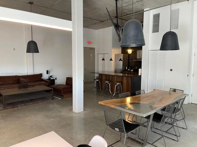 Foto del edificio - 250 NW 23rd St