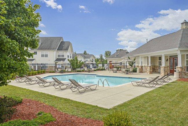 Pool Area - Preston Pointe at Brownstown