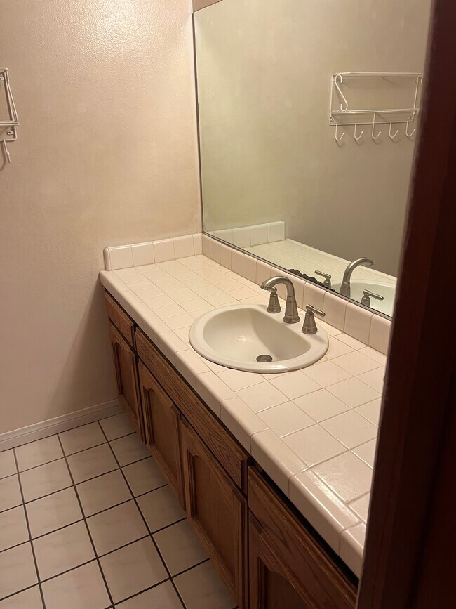 Foto del edificio - 17200 Newhope St