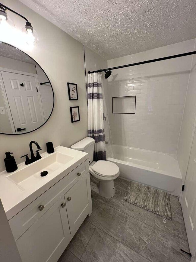 Building Photo - 442 Shady Glen Dr