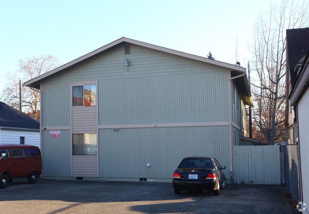 Primary Photo - 622 S Steele St