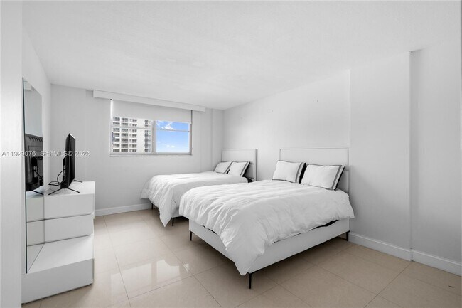 Foto del edificio - 9273 Collins Ave