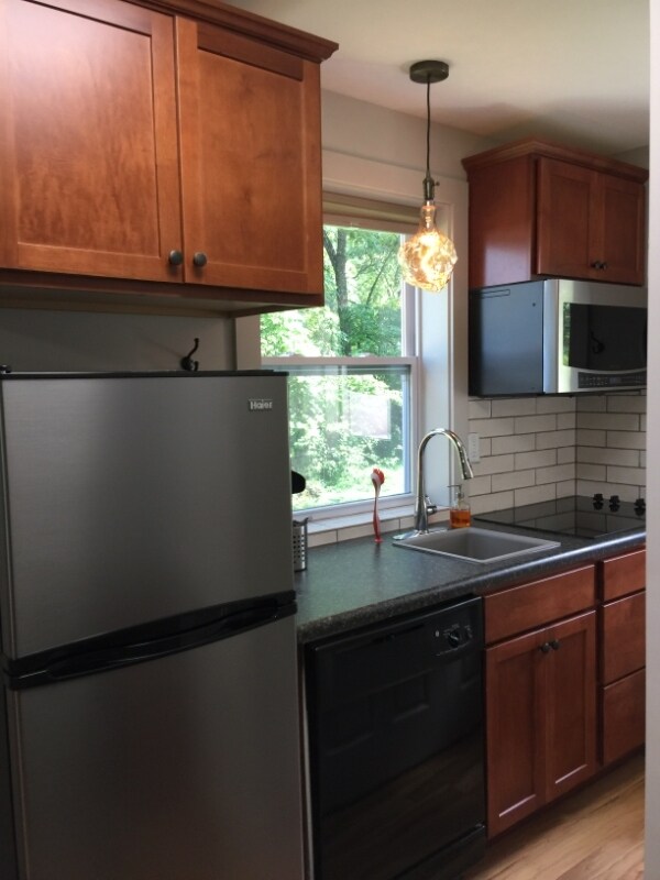 Foto del edificio - 606 Ray Ave