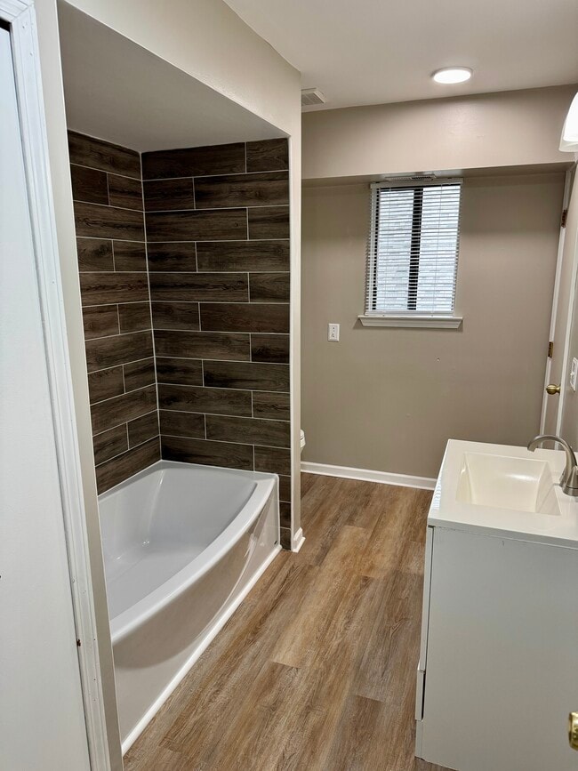 Building Photo - 1155 Maple St