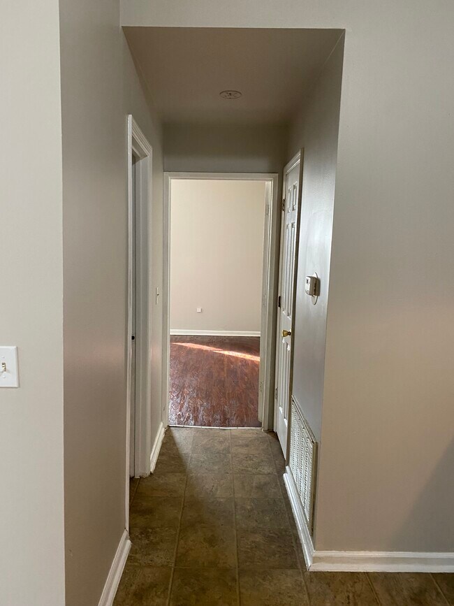 Foto del edificio - 6030A Etzel Avenue