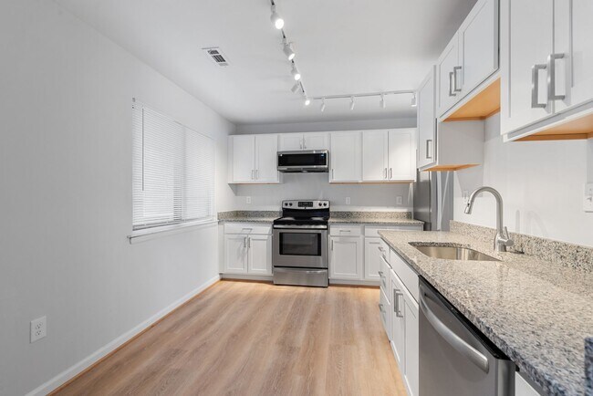 Building Photo - Renovated 3 bedroom townhouse in Annapolis!